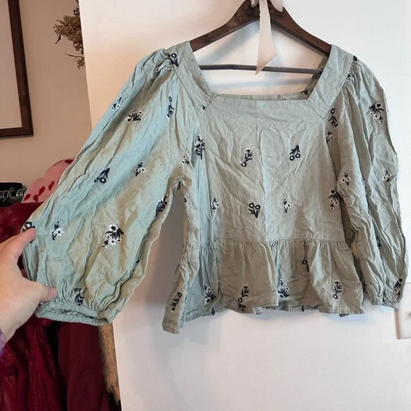 Cottage Core Floral Embroidered Women's Top - Picture 2 of 4